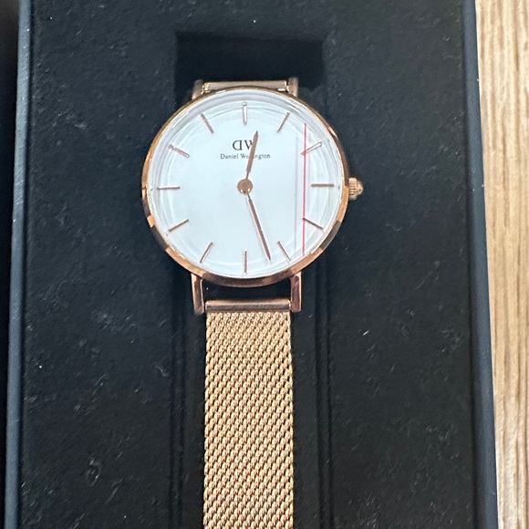 Daniel Wellington Rose Gold Mesh Watch - Picture 7 of 10